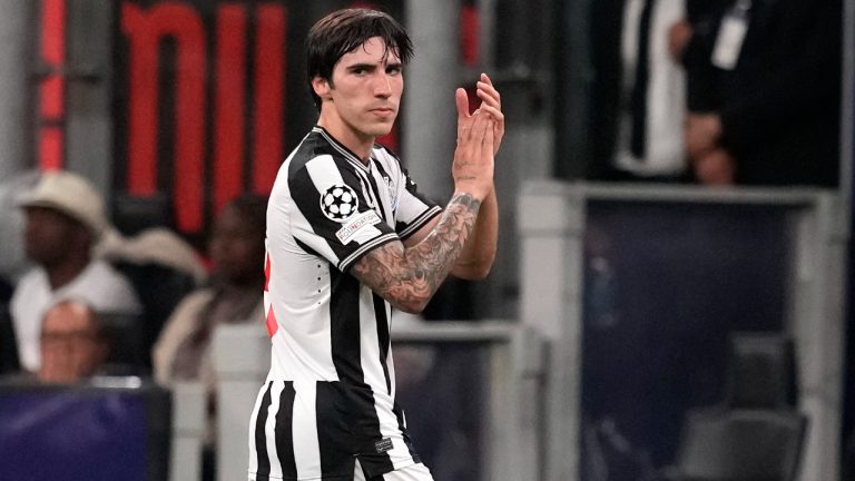 Newcastle's Sandro Tonali applauds as he leaves the pitch during the Champions League group F soccer match between AC Milan and Newcastle at the San Siro stadium in Milan, Italy, Tuesday, Sept. 19, 2023. (AP Photo/Antonio Calanni)