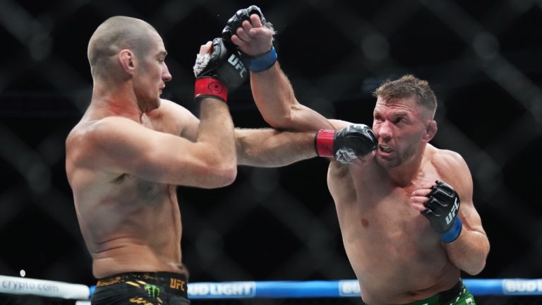 Sean Strickland, left, fights Dricus Du Plessis during a middleweight title bout at UFC 297 in Toronto (/Nathan Denette/CP)