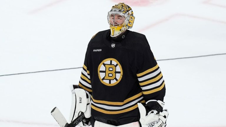 Boston Bruins goalie Jeremy Swayman. (Michael Dwyer/AP)