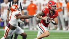 Carson Beck throws two touchdown passes as No. 1 Georgia manhandles No. 14 Clemson