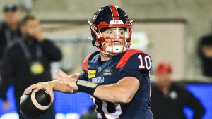 Montreal Alouettes quarterback Davis Alexander (10). (Graham Hughes/CP)