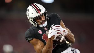 Stanford wide receiver Elic Ayomanor catches a touchdown pass against Washington during the second half of an NCAA college football game in Stanford, Calif., on October 28, 2023. (Jeff Chiu/THE CANADIAN PRESS, AP)