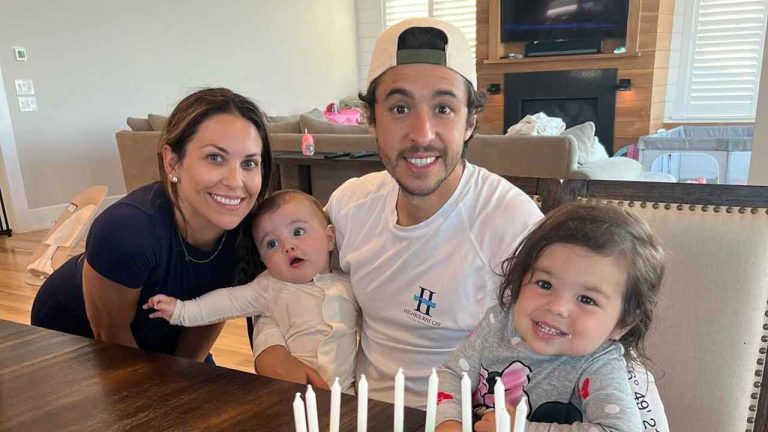 Johnn Gaudreau with his wife Meredith and two children Noa and Johnny. (Meredith Gaudreau/Instagram)