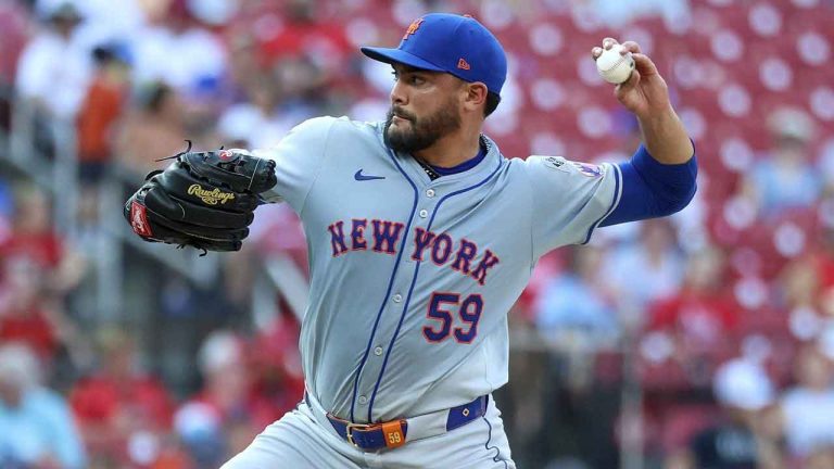 New York Mets starting pitcher Sean Manaea throws during the seventh inning of a baseball game against the St. Louis Cardinals. (Scott Kane/AP)