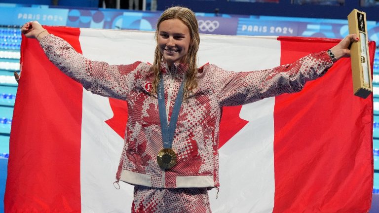 Canada's Summer McIntosh, of Toronto, celebrates with her gold medal after setting a new Olympic record in the 200m women's butterfly final during the 2024 Summer Olympic Games, in Paris, Thursday, Aug. 1, 2024. (Christinne Muschi/THE CANADIAN PRESS)