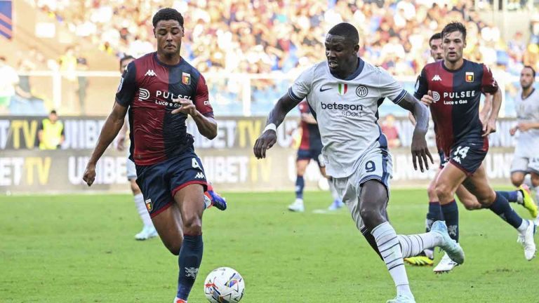 Genoa's Koni De Winter, left, fights for the ball with Inter's Marcus Thuram during the Serie A soccer match between Genoa and Inter Milan, at the Luigi Ferraris Stadium in Genoa. (Tano Pecoraro/AP)
