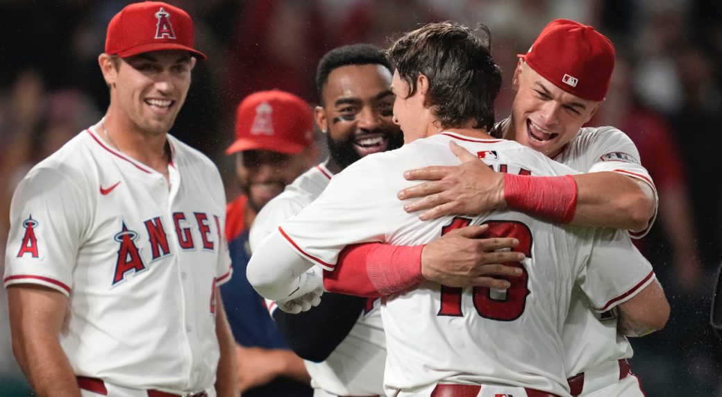 Moniak’s two late homers, including walk-off shot, rally Angels past Mariners