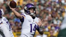 Darnold, Vikings remain undefeated after holding off Love, Packers