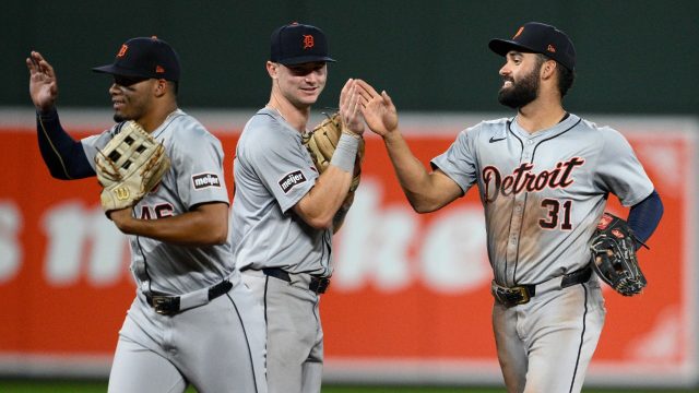 White Sox lose 119th game to tie AL record as Padres win behind three home runs