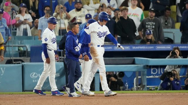 Dodgers clinch third-straight NL West title with win over Padres