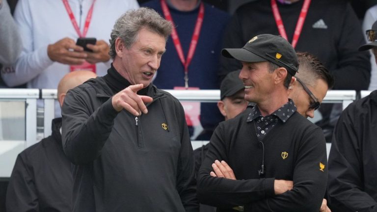 International team captain Mike Weir, right, chats with hockey legend Wayne Gretzky at the Presidents Cup golf tournament at the Royal Montreal Golf Club in Montreal, Thursday, Sept. 26, 2024. (Christinne Muschi/CP Photo)
