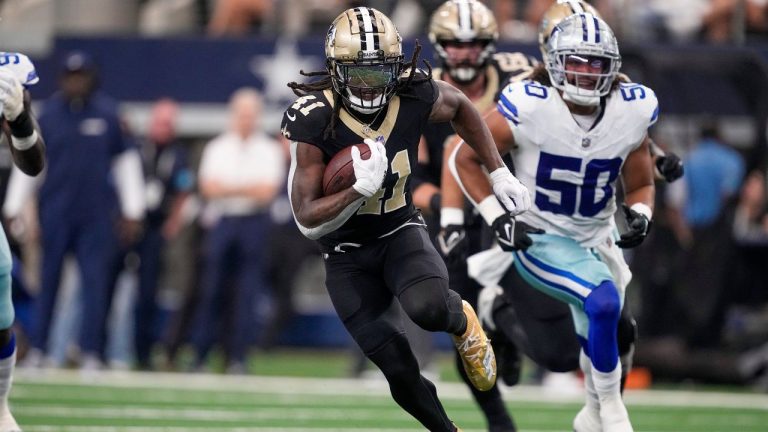 New Orleans Saints running back Alvin Kamara breaks away for a long touchdown run against the Dallas Cowboys during the first half of an NFL football game, Sunday, Sept. 15, 2024, in Arlington, Texas. (Tony Gutierrez/AP Photo)