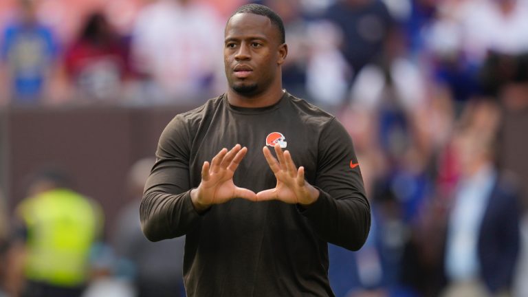 Injured Cleveland Browns running back Nick Chubb warms up before an NFL football game against the New York Giants, Sunday, Sept. 22, 2024 in Cleveland. (Sue Ogrocki/AP)