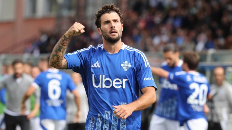 Como's Patrick Cutrone reacts during the Italian Serie A soccer match between Como and Bologna at the Giuseppe Sinigaglia stadium in Como, Italy, Saturday, Sept. 14, 2024. (Antonio Saia/LaPresse via AP)