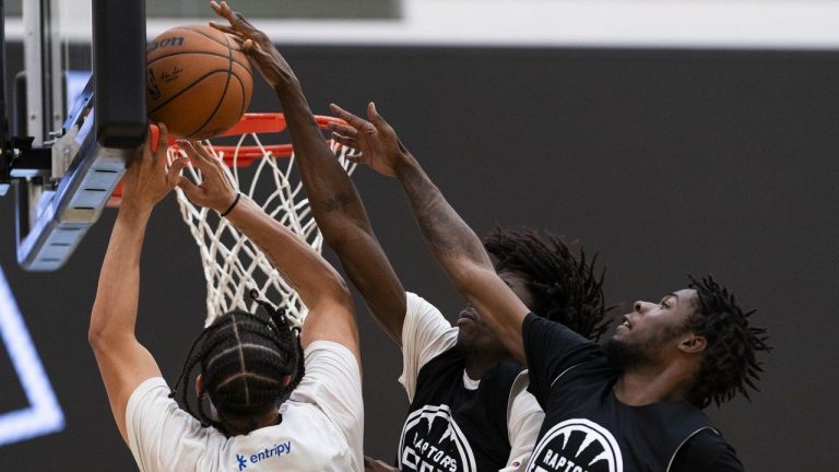 Players compete at the Raptors 905 open tryout, in Toronto, Saturday, Sept. 21, 2024. (Paige Taylor White/CP)