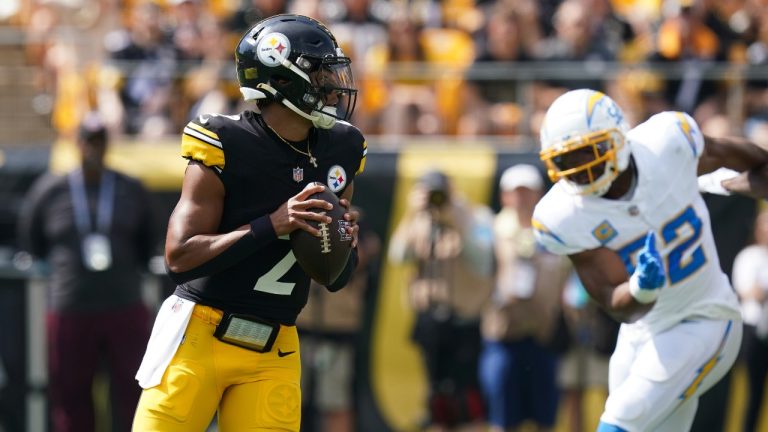 Pittsburgh Steelers quarterback Justin Fields (2) looks to pass during the first half of an NFL football game against the Los Angeles Chargers, Sunday, Sept. 22, 2024, in Pittsburgh. (AP Photo/Matt Freed)