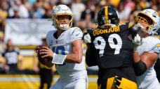 Chargers QB Justin Herbert exits with injury against Steelers