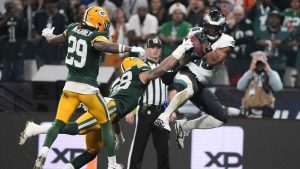 Philadelphia Eagles running back Saquon Barkley (26) scores past Green Bay Packers linebacker Isaiah McDuffie (58) during the first half of an NFL football game. (Doug Benc/AP)
