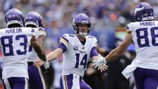 Darnold throws 2 TD passes, Van Ginkel scores on pick-six as Vikings easily top Giants