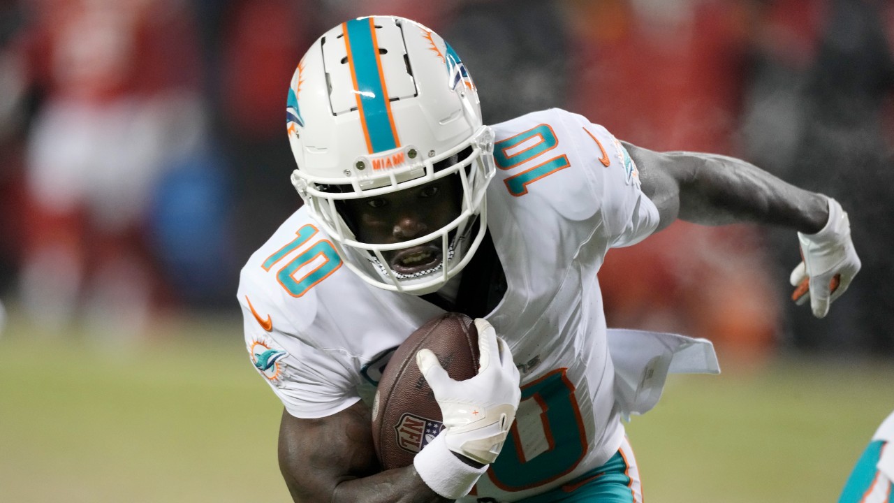 Tyreek Hill says he wants to stay with Dolphins, regrets comments