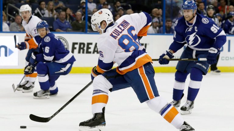 New York Islanders left wing Nikolay Kulemin (86), of Russia, gets behind Tampa Bay Lightning defenseman Anton Stralman (6) and center Steven Stamkos (91) after getting a pass from Casey Cizikas during the first period of an NHL hockey game Thursday, Nov. 10, 2016, in Tampa, Fla. (Chris O'Meara/AP)