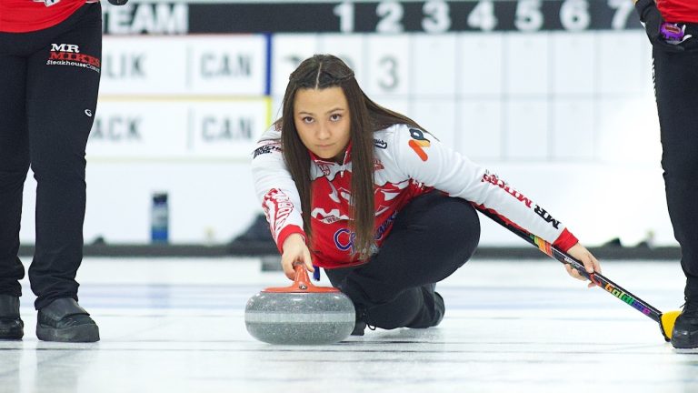 Kayla Skrlik shoots a stone during the HearingLife Tour Challenge Tier 2 on Thursday, Oct. 19, 2023, in Niagara Falls, Ont. (Anil Mungal/GSOC)