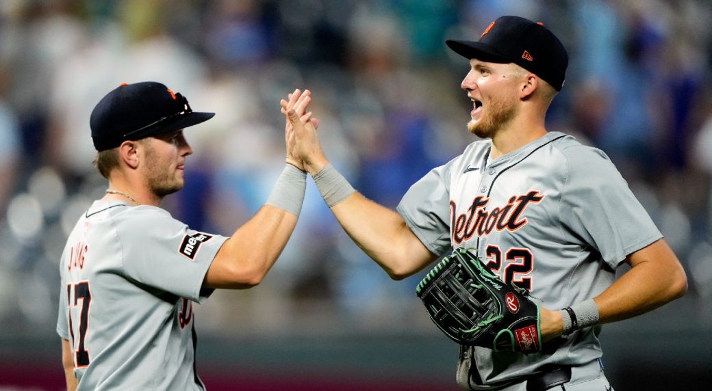 Tigers hold on to beat Royals off broken-bat single in extras