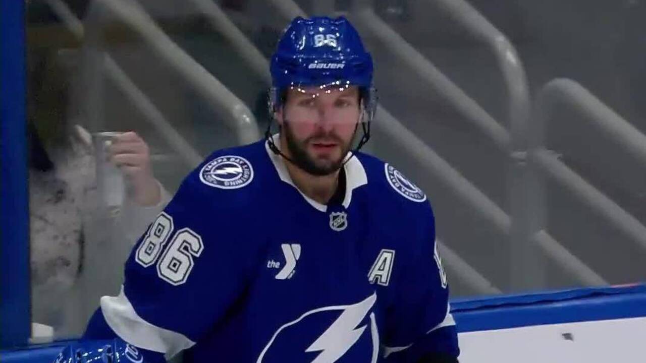 Kucherov bangs home goal off sweet dish from Guentzel