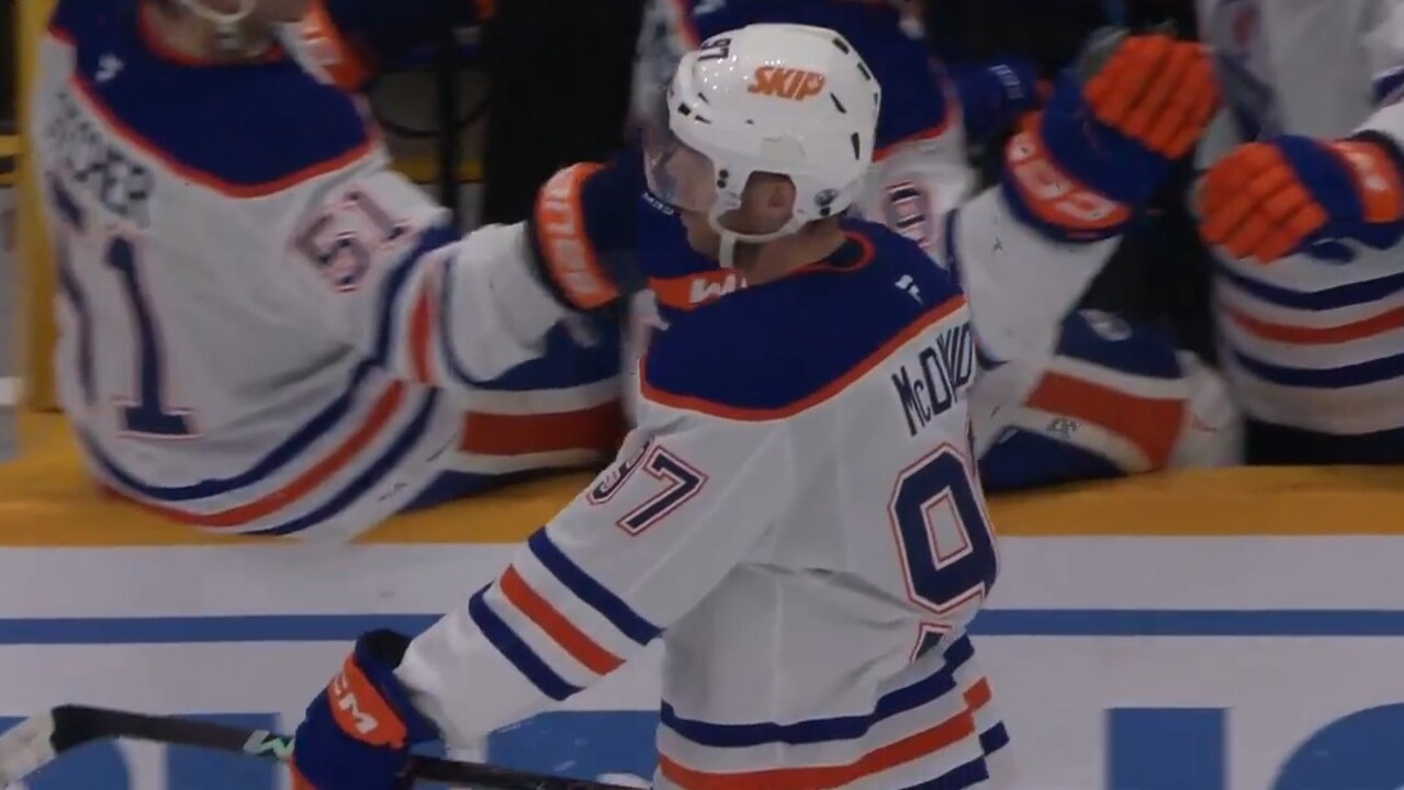 Oilers’ McDavid roofs loose puck for first goal of the season