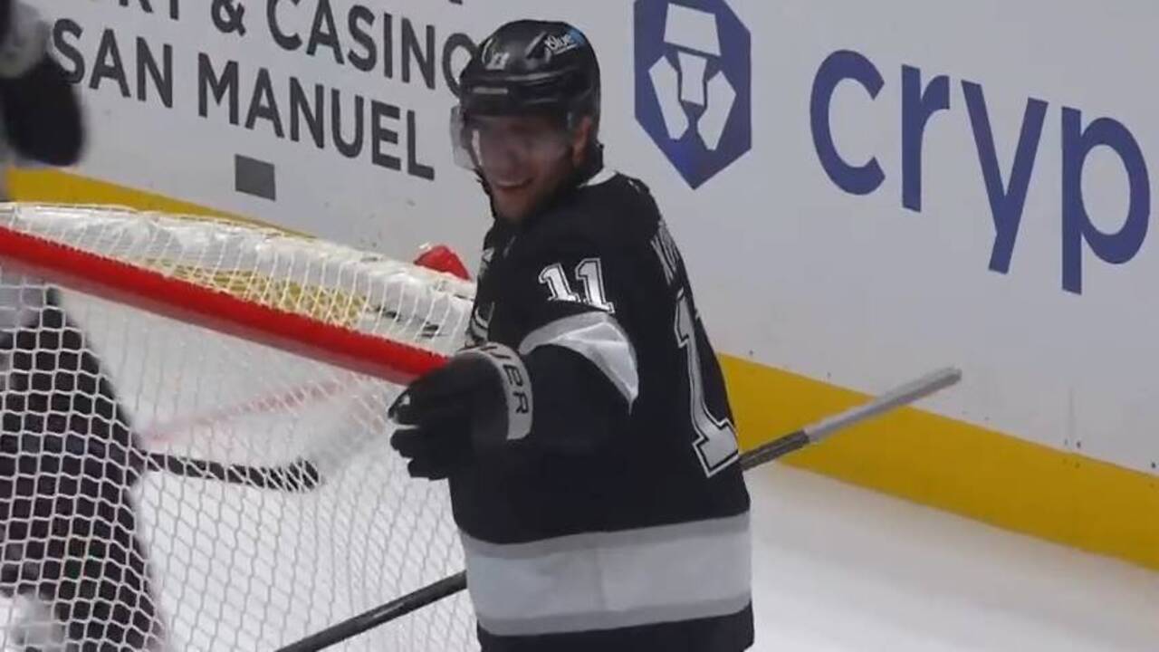 Kings’ Clarke uses slick spin move to assist Kopitar goal