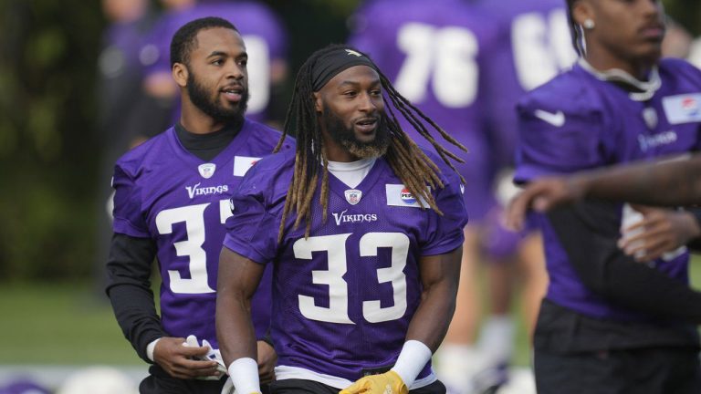 Minnesota Vikings running back Aaron Jones (33) works out during NFL football practice at The Grove in Watford. (Kin Cheung/AP)
