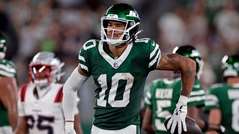 New York Jets wide receiver Allen Lazard (10) reacts to a first down during an NFL football game against the New England Patriots Thursday, Sept. 19, 2024, in East Rutherford, N.J. (AP/Adam Hunger)