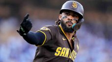 Padres hit six home runs to rout Dodgers in Game 2, even NLDS at 1-1