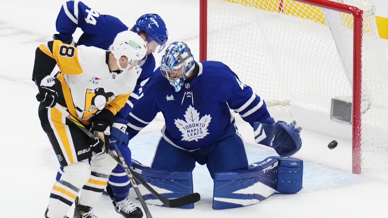 Stolarz stands tall as Maple Leafs eke out win over Penguins