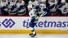 Heinen scores twice as Canucks beat Blackhawks for their third straight win