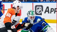 Frost scores in shootout to lift Flyers to win over Canucks