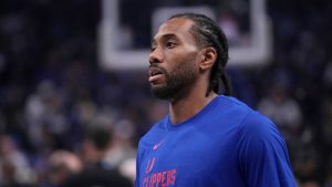 Los Angeles Clippers' Kawhi Leonard warms up before Game 2 of an NBA basketball first-round playoff series against the Dallas Mavericks. (Tony Gutierrez/AP)