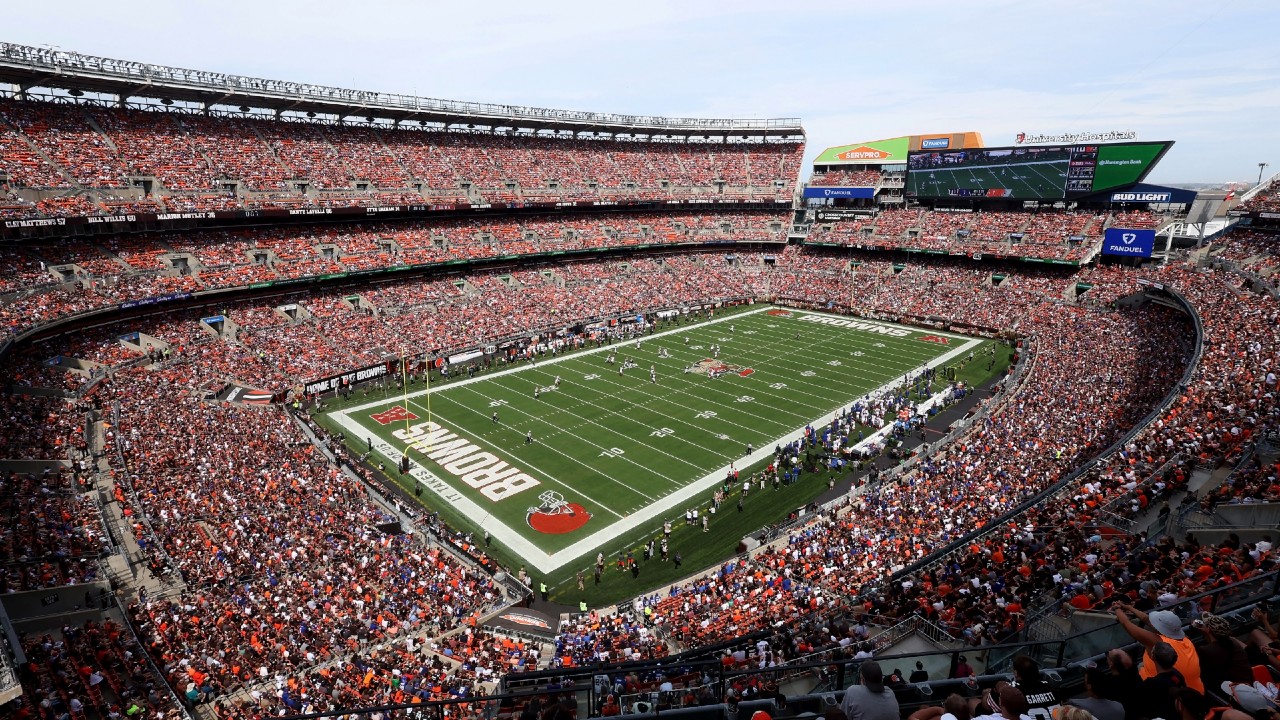 Browns planning to build dome stadium in suburbs