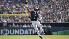 Jalen Hurts throws two touchdown passes as the Eagles hold off the Browns