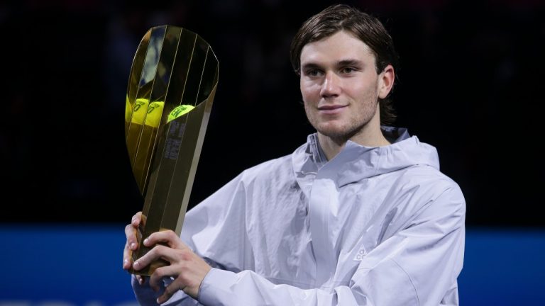 Britain's Jack Draper holds the trophy after beating Karen Khachanov during their Erste Bank Open ATP tennis tournament final in Vienna, Austria, Sunday, Oct. 27, 2024. (AP/Heinz-Peter Bader)