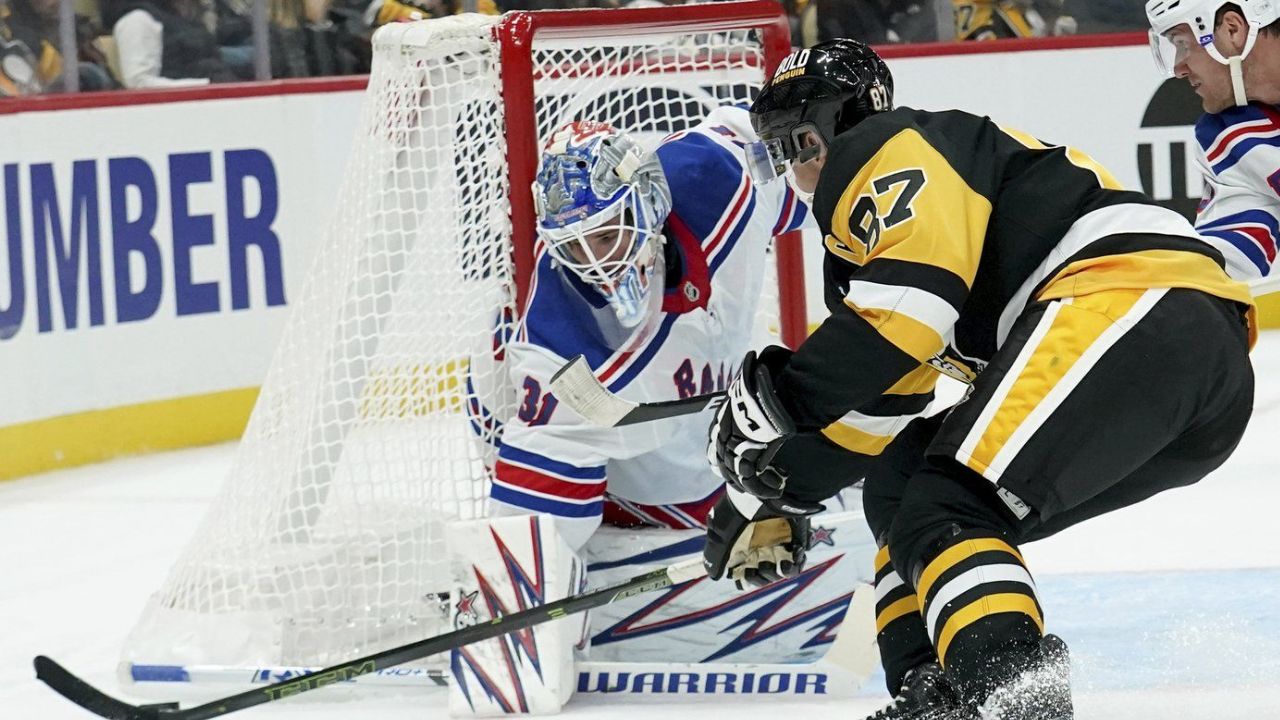 Shesterkin stops 29 shots as Rangers open season by shutting out Penguins