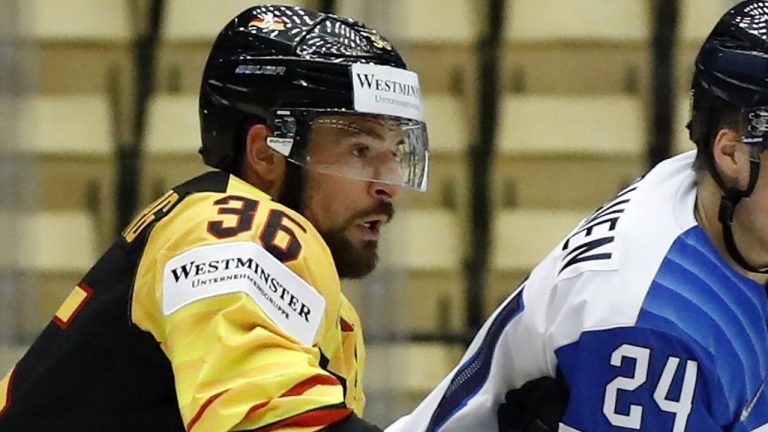 Germany's Yannic Seidenberg, left, challenges for the puck with Finland's Kasperi Kapanen, right, during their Ice Hockey World Championships group B match at the Jyske Bank Boxen arena in Herning, Denmark, Sunday, May 13, 2018. (Petr David Josek/AP Photo)
