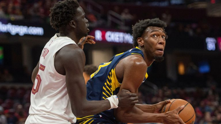 Cleveland Cavaliers' Isaiah Mobley, left, guards Indiana Pacers' James Wiseman, right, during the second half of a preseason NBA basketball game in Cleveland, Thursday, Oct. 10, 2024. (Phil Long/AP Photo)