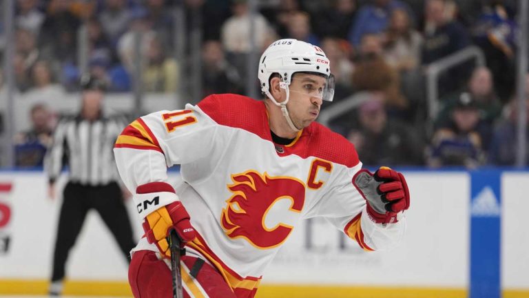 Calgary Flames' Mikael Backlund (11) in action during the second period of an NHL hockey game against the St. Louis Blues. (Jeff Roberson/AP)