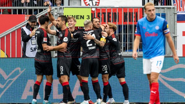 Berlin's Aljoscha Kemlein, 3rd left, celebrates scoring with teammates during the Bundesliga soccer match between Holstein Kiel and 1. FC Union Berlin at Holstein Stadium, Kiel, Germany, Sunday Oct. 20, 2024. (Axel Heimken/dpa via AP)