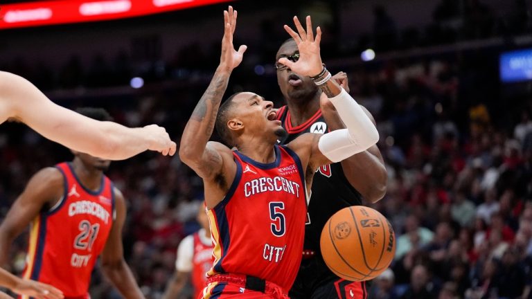 New Orleans Pelicans guard Dejounte Murray is reportedly out four-to-six weeks after fracturing his left hand. (Gerald Herbert/AP)