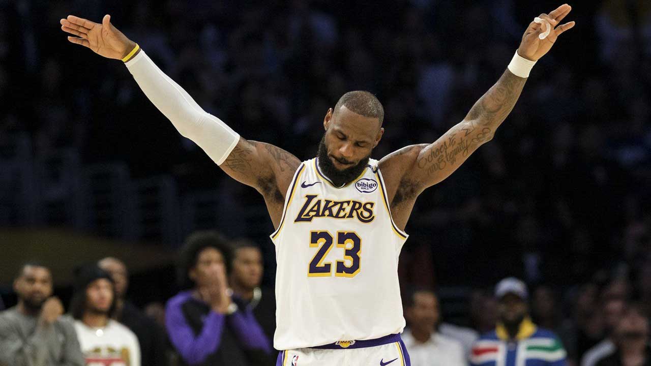 James, Davis leads Lakers past Kings