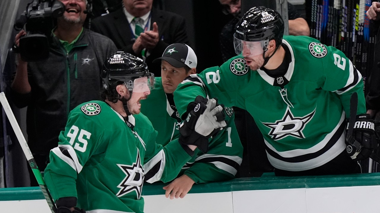 NHL Roundup: Stars remain unbeaten with win over Sharks