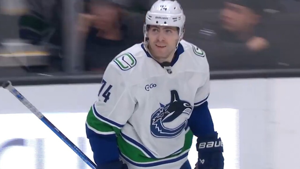 DeBrusk breaks through for first goal with Canucks