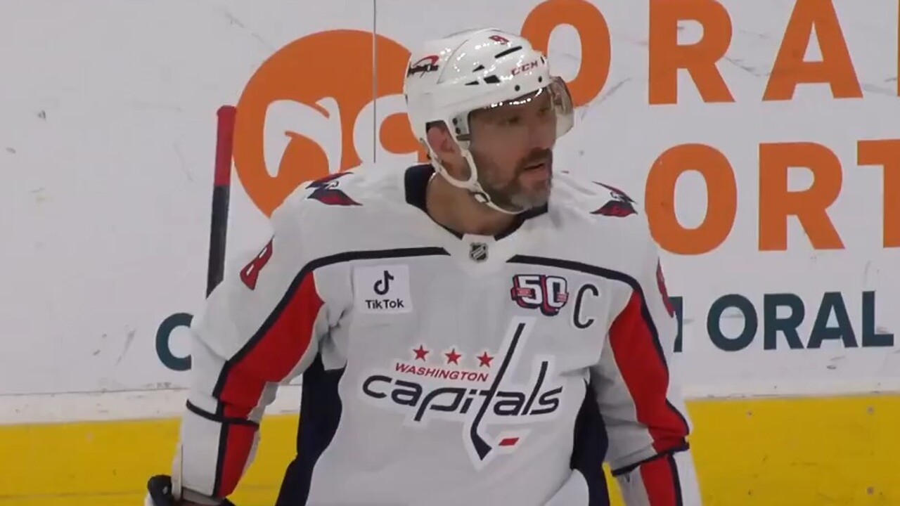 Ovechkin scores goal No. 860 with patented one-timer